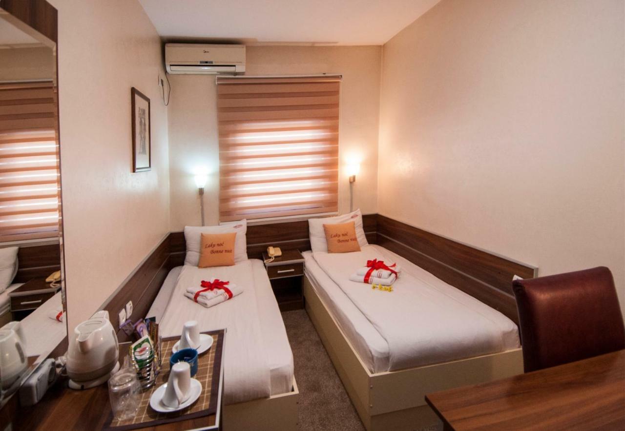 Guesthouse Villa Modex Парачин Екстер'єр фото
